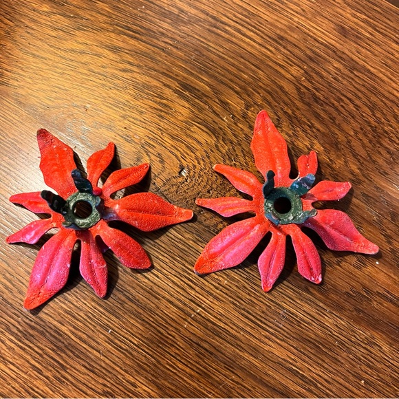 Vintage Poinsettia Christmas Holiday Pair of Metal Candle Holders - Picture 4 of 8